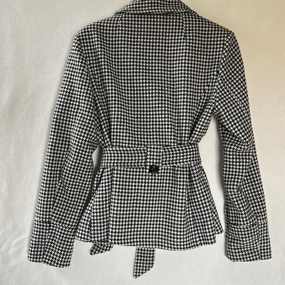 INTL d.e.t.a.i.l.s Houndstooth Belted Jacket - Picture 2 of 8